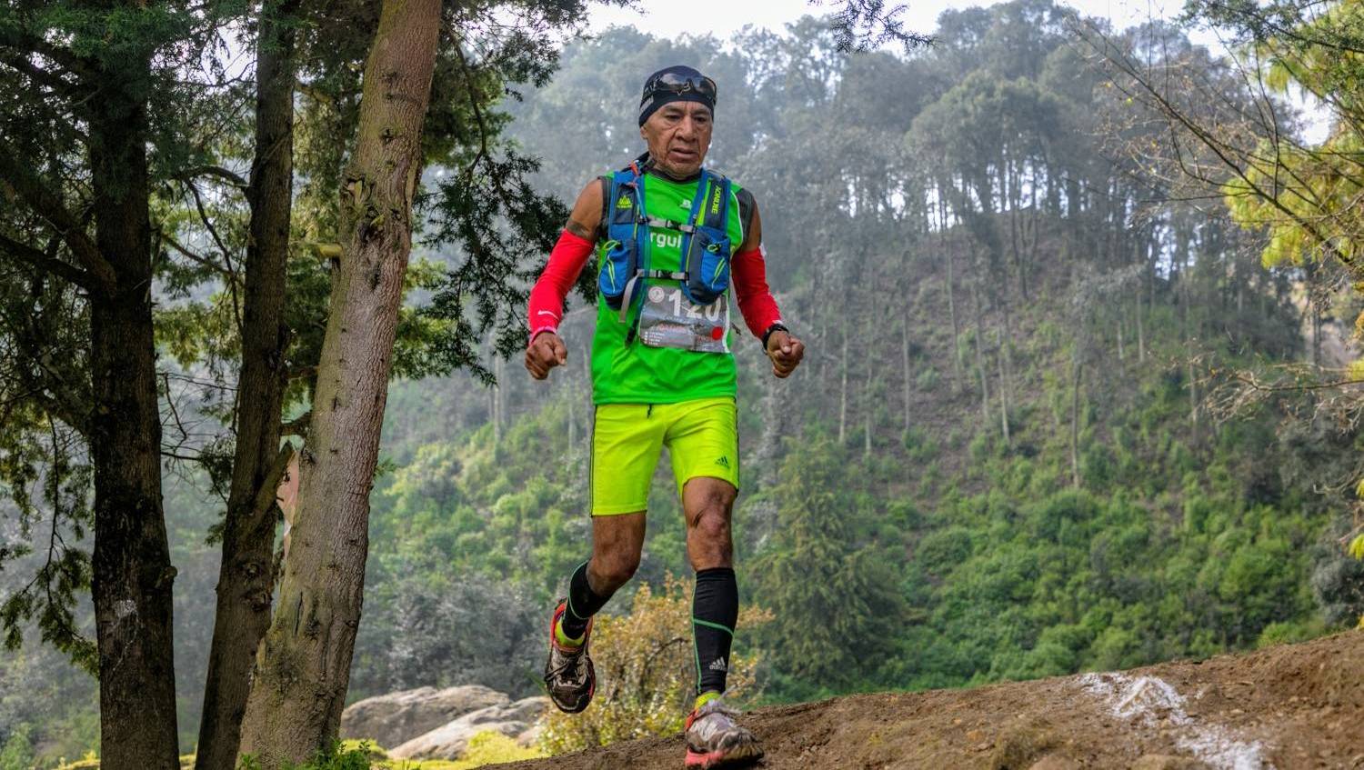 El ultra maratonista Octaviano Robles surcó senderos de Travesía en las Sierras