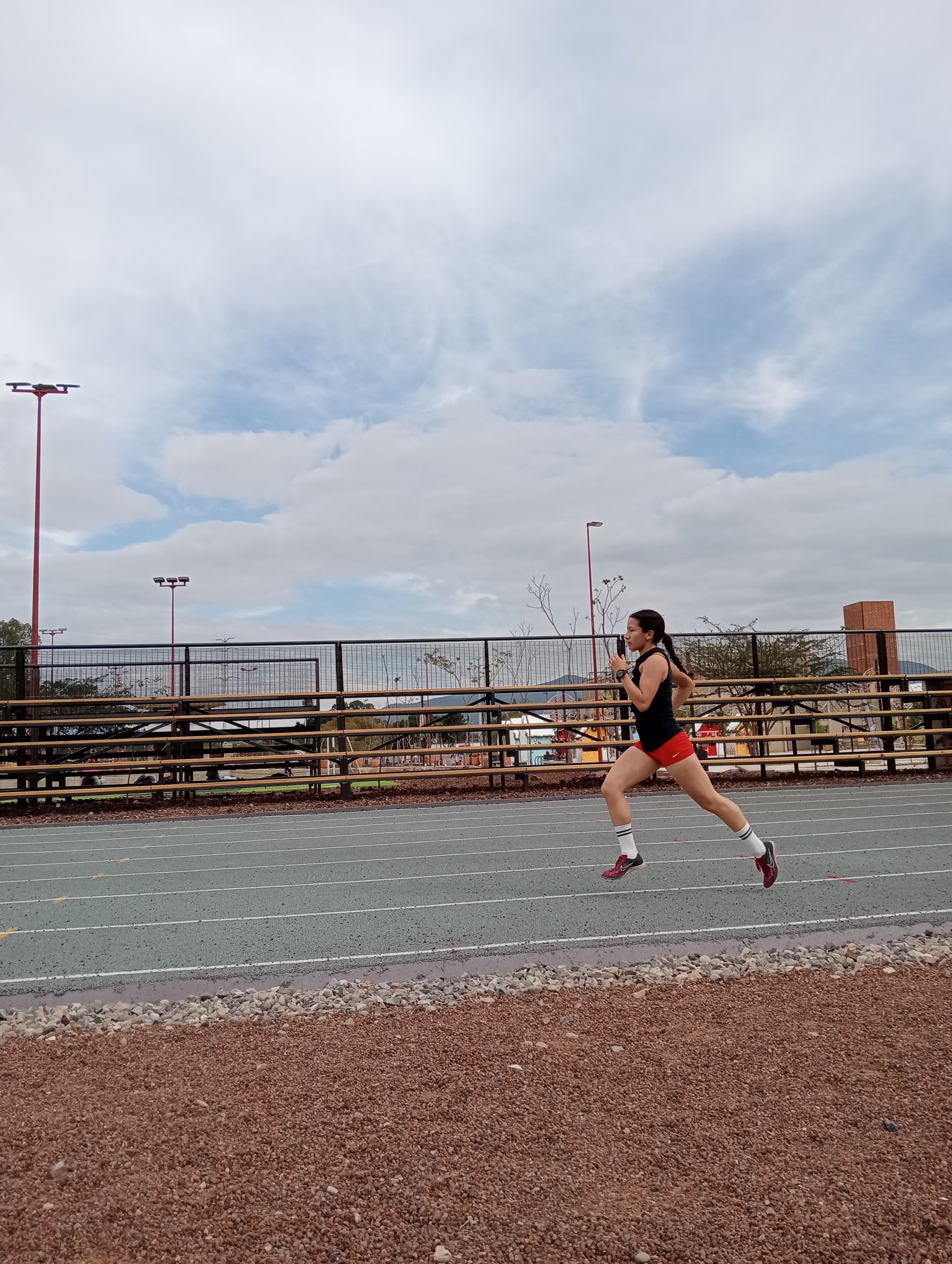 Mane Peña prepares for the Festival de Atletismo El Espinal 2025 in Oaxaca