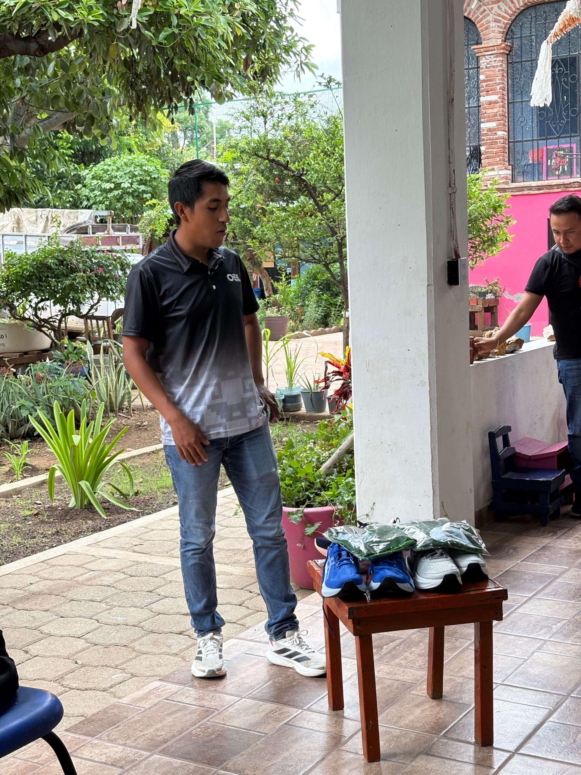 Juan Victoria en el evento de apoyo a atletas de junio de 2025