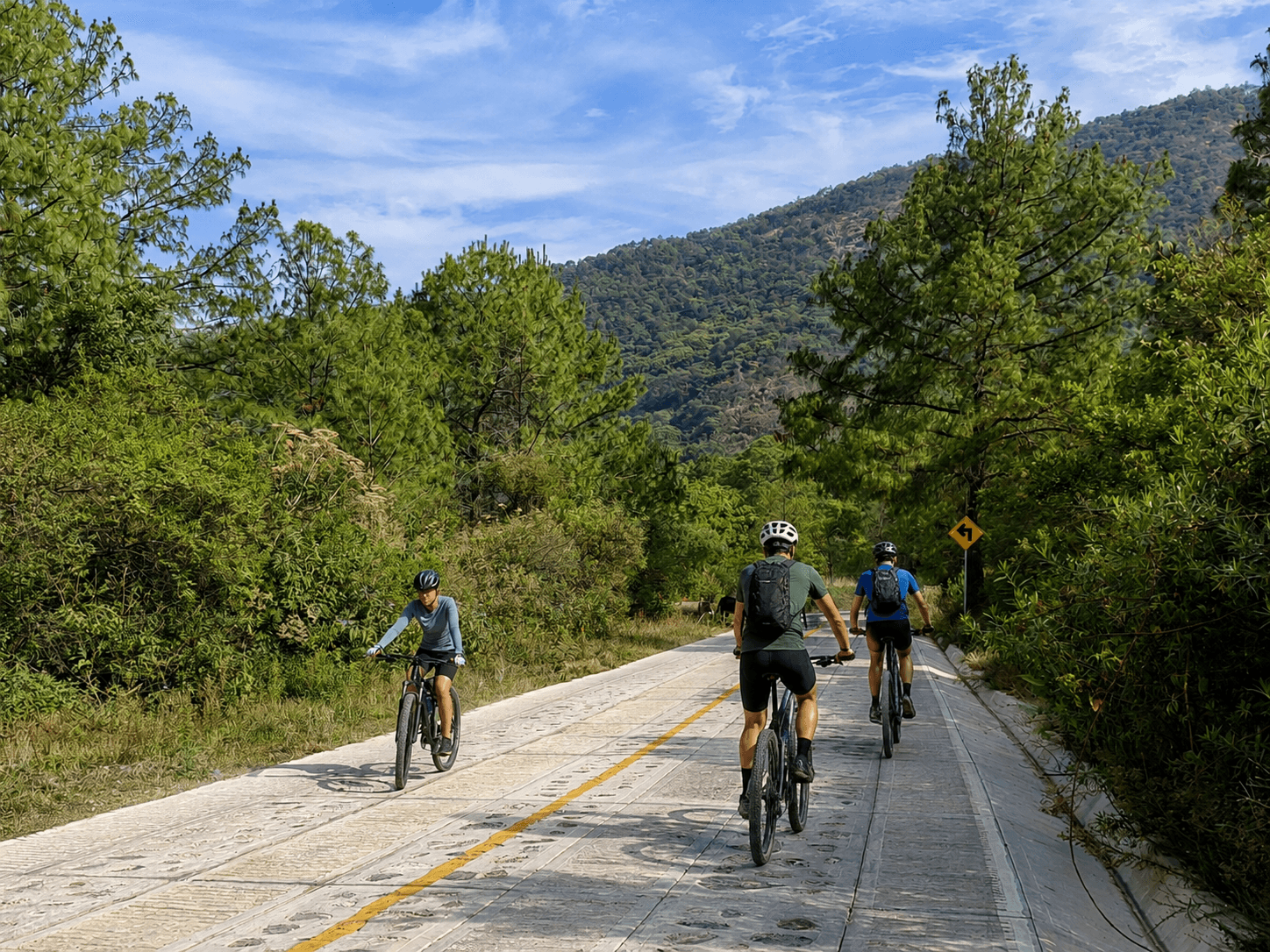 Paisaje de la ruta de montaña de la Rodada en Bici Las Guacamayas en Oaxaca