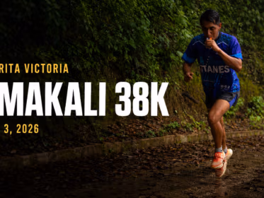 Juan Zurita Victoria running on a wet forest trail in a blue Titanes jersey. The social card includes the text “Juan Zurita Victoria,” “Komakali 38K,” and “October 3, 2026.”