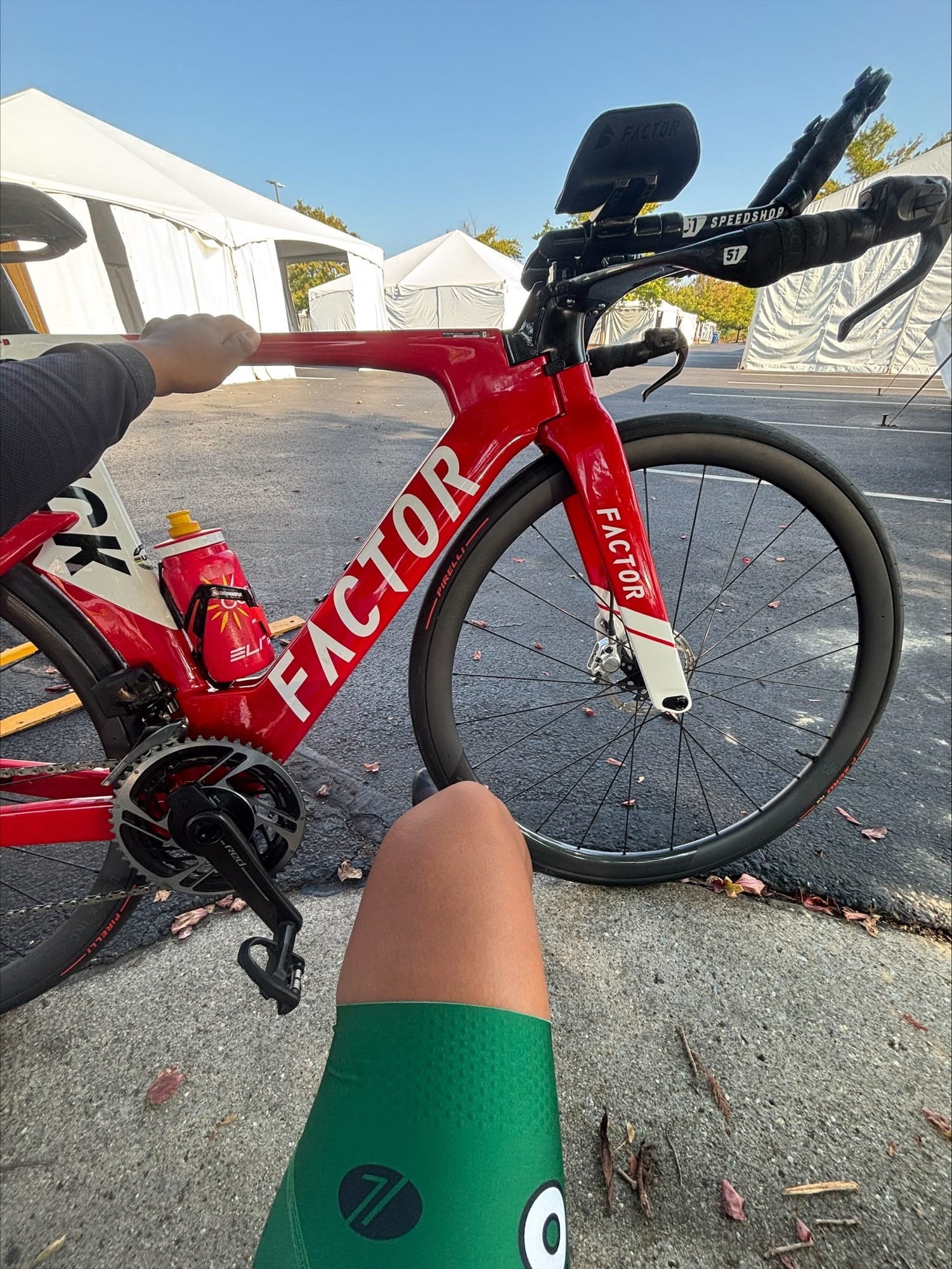 Gilda Hernández preparing her bicycle during the 2026 World Championships in Huntsville.