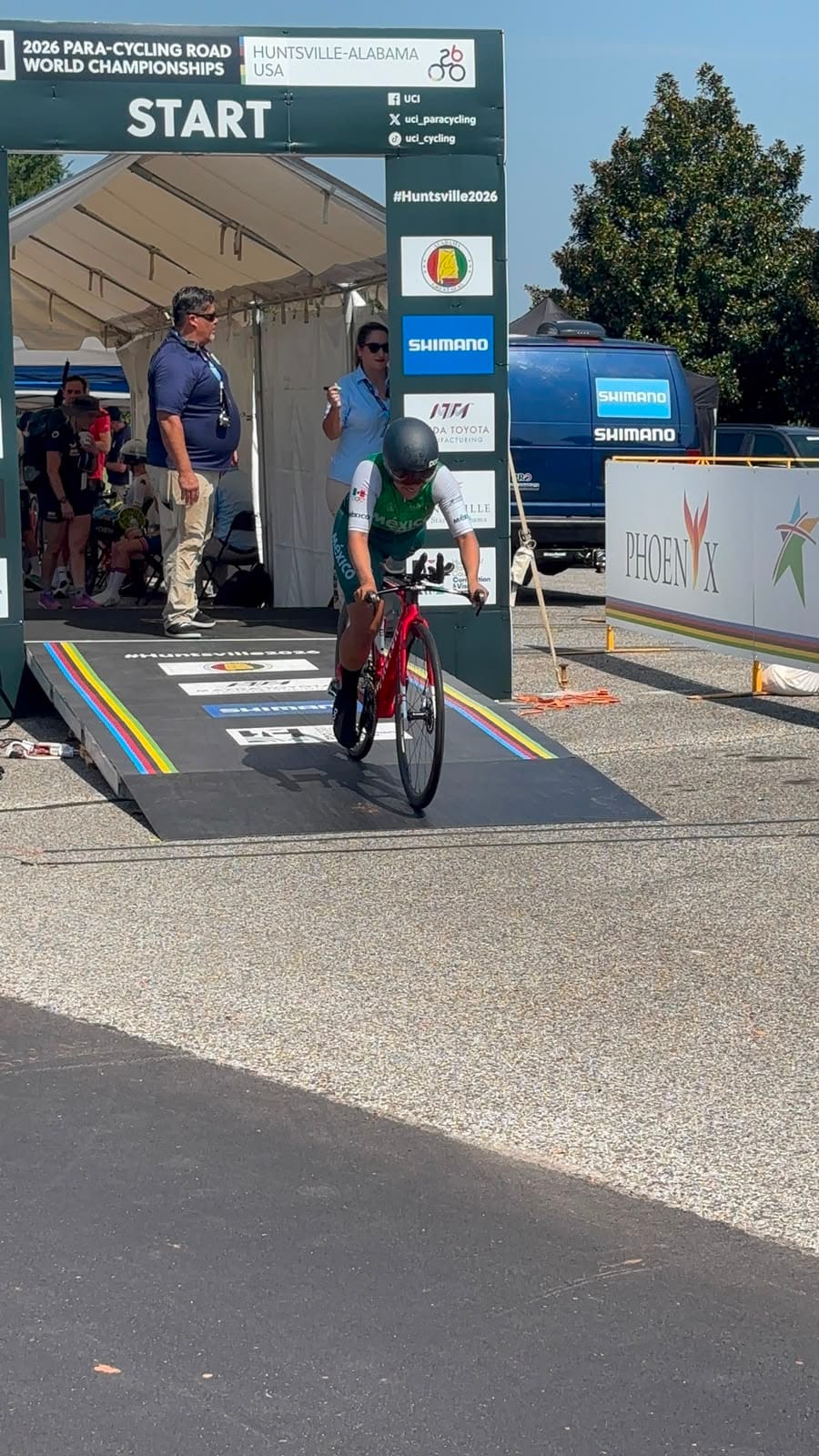 Gilda Hernández en la zona de salida durante el Campeonato Mundial de Paraciclismo de Ruta UCI 2026 en Huntsville.